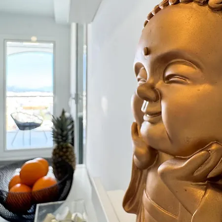 One7 The Sunrise Penthouse Apartment