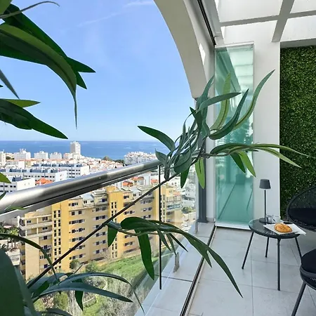 One7 The Sunrise Penthouse Apartment